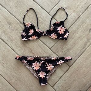 Acacia underwire bikini Manhattan top Waikoloa bottoms size P Aloha print